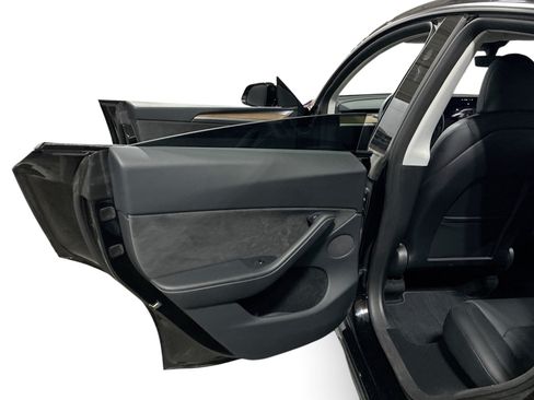 Certified 2023 Tesla Model Y Long Range AWD/4WD image 10