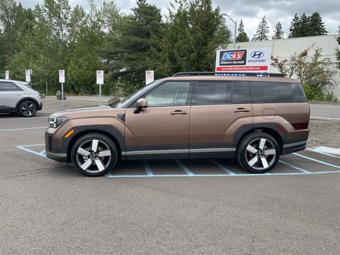 Used 2024 Hyundai Santa Fe Limited AWD/4WD image 2