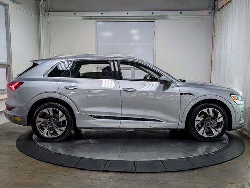 Used 2022 Audi e-tron Premium Plus w/ Premium Plus Package image 10