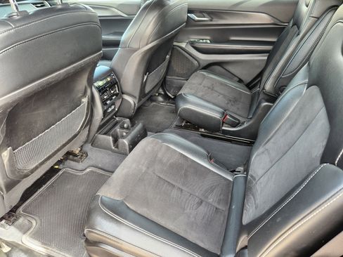 Used 2023 Jeep Grand Cherokee L Laredo image 19