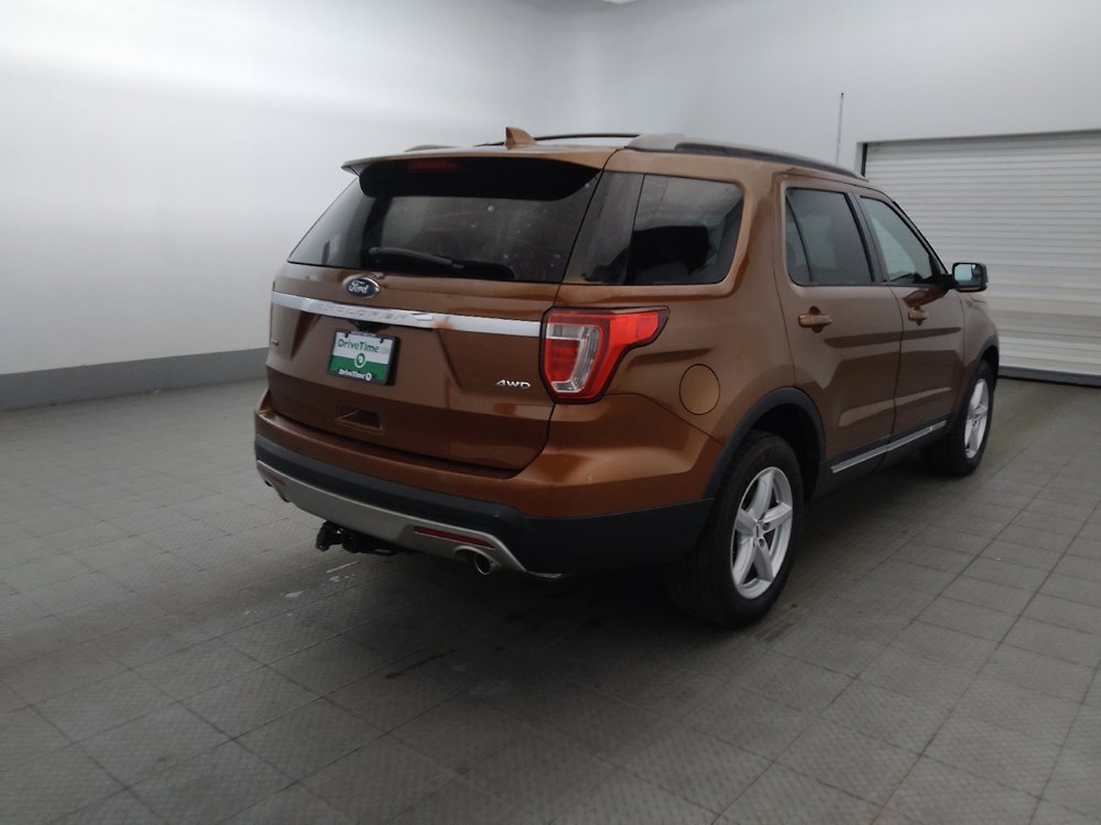 Used 2017 Ford Explorer XLT AWD/4WD image 9