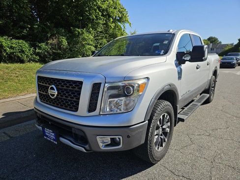 Used 2018 Nissan Titan PRO-4X w/ Pro-4x Convenience Package AWD/4WD image 3