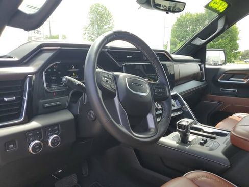 Used 2025 GMC Sierra 1500 Denali Ultimate AWD/4WD image 8