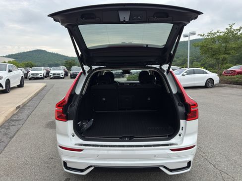 Certified 2024 Volvo XC60 B5 Plus w/ Protection Package Premier AWD/4WD image 38