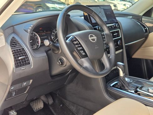 Used 2021 Nissan Armada SV w/ SV Appearance Package RWD image 11
