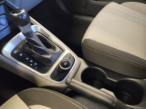 Used 2021 Hyundai Venue SEL FWD image 26