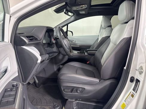 Used 2024 Toyota Sienna XSE AWD/4WD image 10