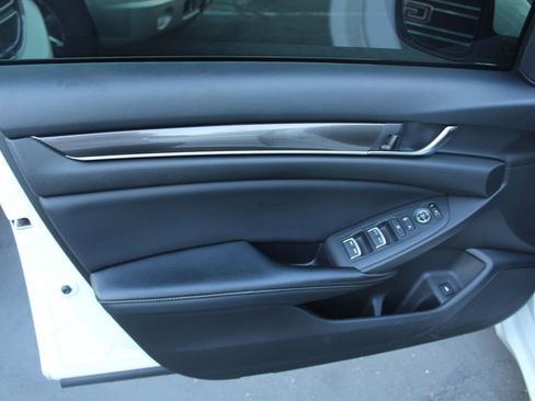 Used 2018 Honda Accord Sport image 13