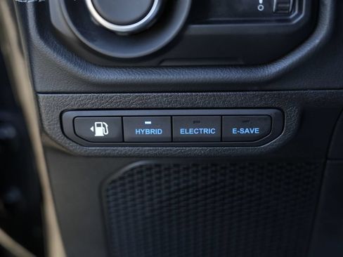 Used 2024 Jeep Wrangler Unlimited Sahara w/ Technology Group AWD/4WD image 53