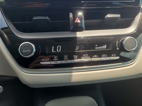 Used 2023 Toyota Corolla LE FWD image 27