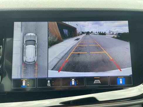 Used 2021 Buick Envision Avenir w/ Technology Package II image 27