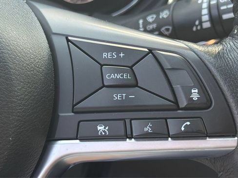 Used 2018 Nissan Rogue SV w/ Premium Package AWD/4WD image 35