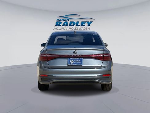 Used 2026 Volkswagen Jetta SE image 3