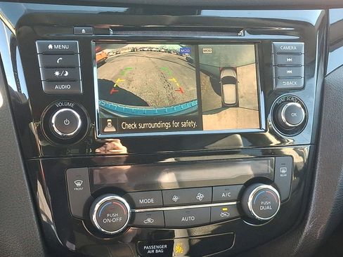 Used 2022 Nissan Rogue Sport SV w/ Technology Package image 18