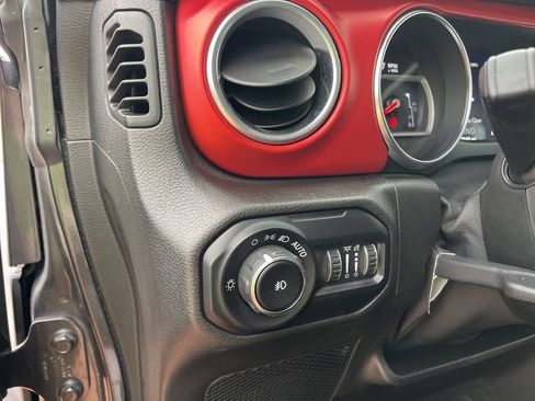 Used 2021 Jeep Wrangler Unlimited Rubicon w/ Xtreme Recon 35" Tire Package image 29