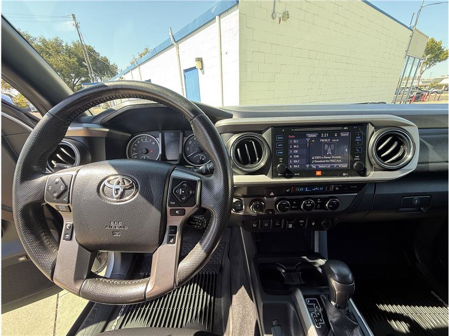 Used 2019 Toyota Tacoma Limited AWD/4WD image 25