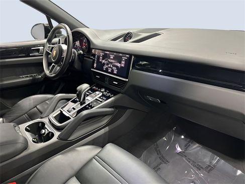 Used 2021 Porsche Cayenne image 12