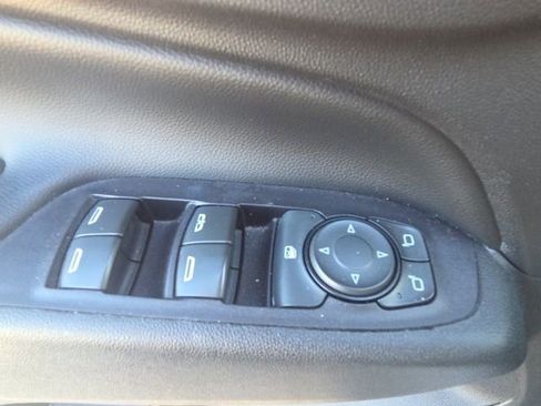 Used 2019 Chevrolet Equinox LT image 24