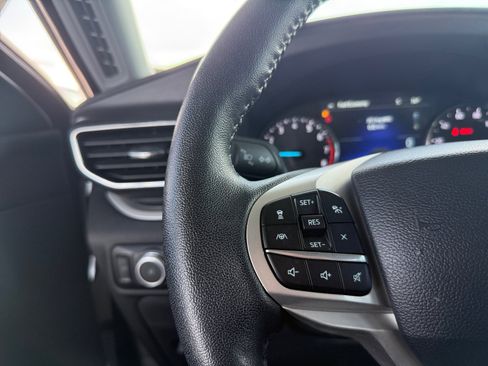 Used 2023 Ford Explorer XLT w/ Equipment Group 202A RWD image 19