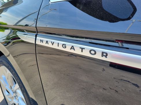 Used 2025 Lincoln Navigator L Reserve AWD/4WD image 7