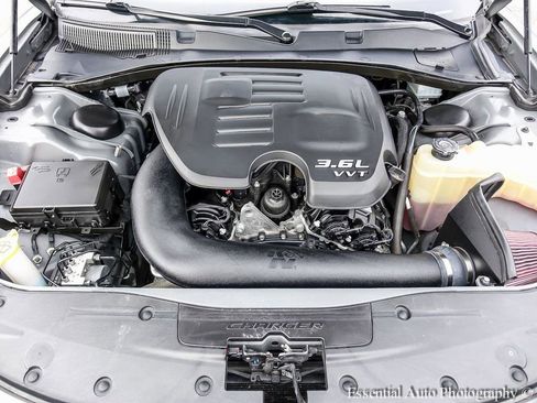 Used 2019 Dodge Charger SXT w/ Navigation & Travel Group image 26