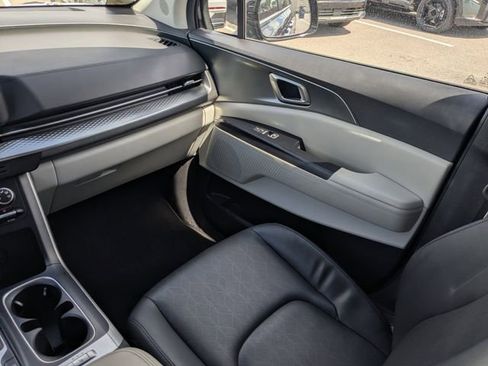 Used 2024 Kia Carnival LX FWD image 20