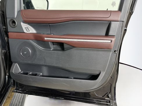 Used 2023 Ford Expedition Max Limited image 35