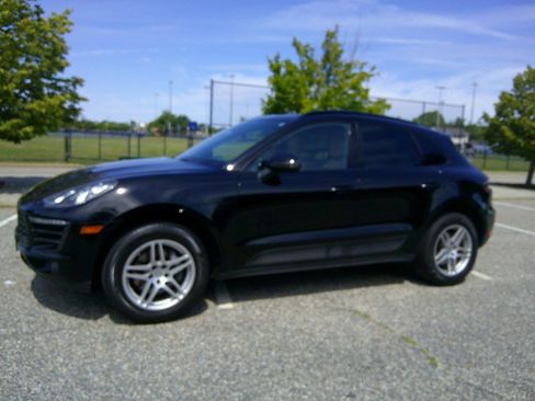 Used 2017 Porsche Macan AWD/4WD image 31