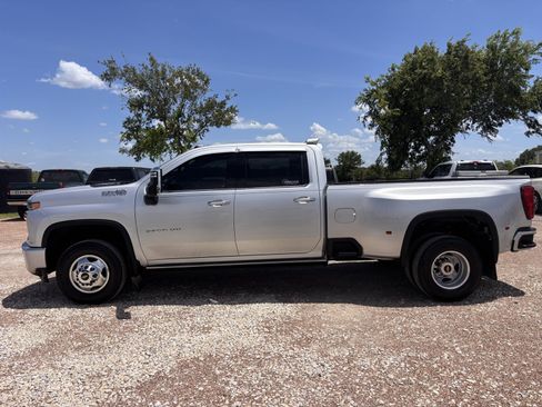 Used 2022 Chevrolet Silverado 3500 High Country w/ Technology Package AWD/4WD image 2