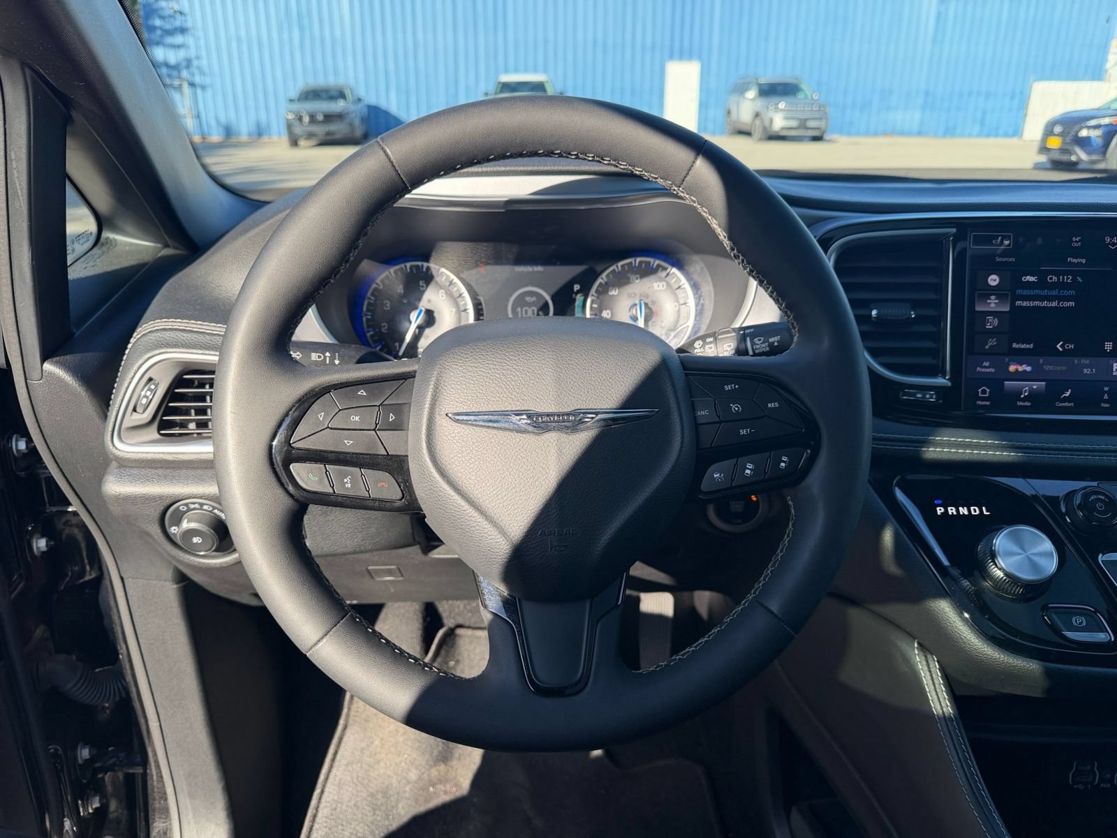 Used 2025 Chrysler Pacifica Limited FWD image 30