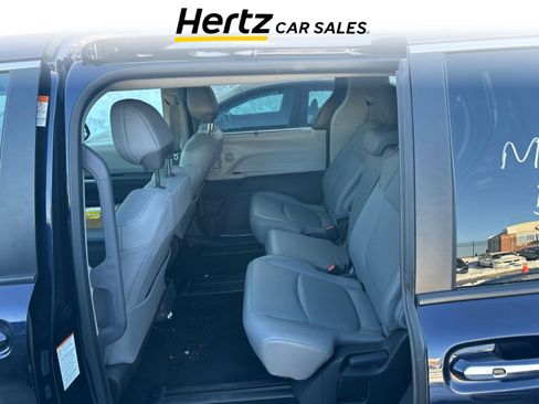 Used 2024 Toyota Sienna XLE image 7
