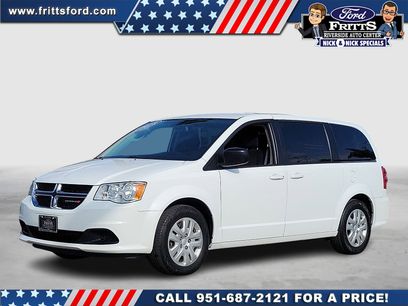 Used 2018 Dodge Grand Caravan SE w/ UConnect Hands-Free Group
