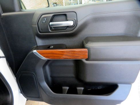 Used 2019 Chevrolet Silverado 1500 LT w/ Z71 Off-Road Package image 24