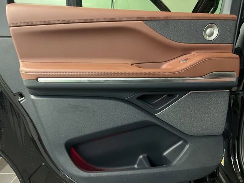 New 2025 Lincoln Navigator L Reserve AWD/4WD image 39