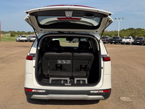 Used 2022 Kia Carnival LX FWD image 17