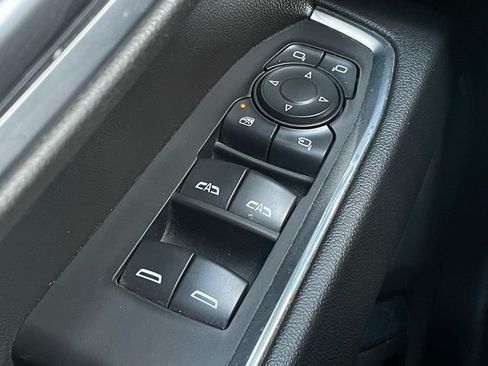 Used 2025 GMC Sierra 1500 SLT image 11