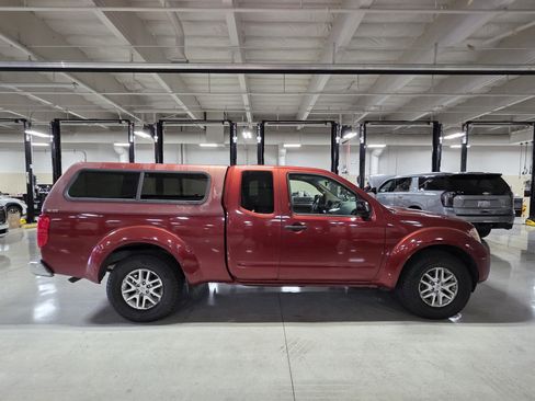 Used 2015 Nissan Frontier SV image 8