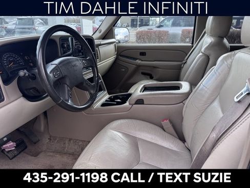 Used 2006 GMC Yukon XL SLT w/ SLT Preferred Equipment Group image 9