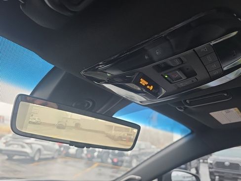 Used 2024 Toyota Venza Limited image 27