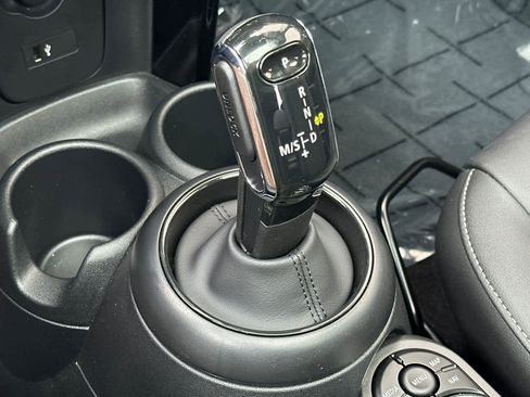 Used 2024 MINI Cooper 4-Door Hardtop image 23