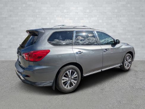 Used 2018 Nissan Pathfinder SV image 5