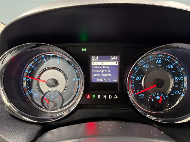 Used 2015 Chrysler Town & Country Touring FWD image 18