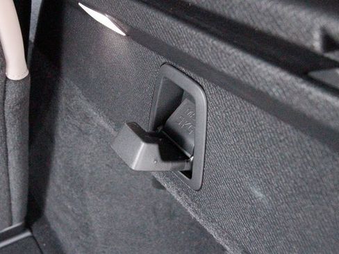 Certified 2025 Volvo XC90 T8 Plus w/ Protection Package Premier image 31