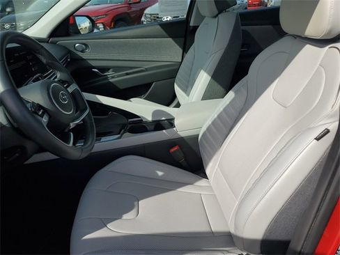 Used 2023 Hyundai Elantra Limited image 18