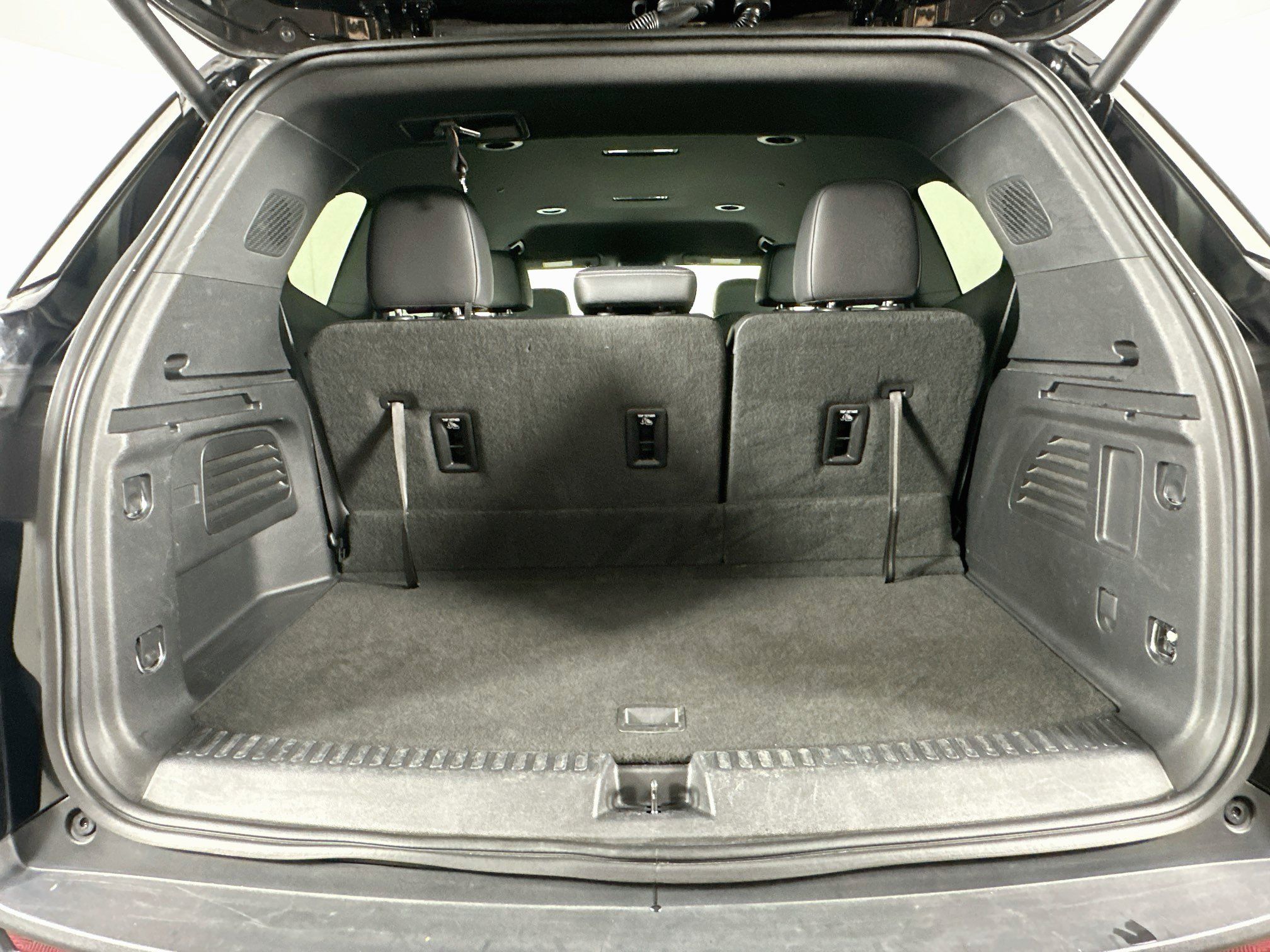 Used 2025 Buick Enclave Preferred FWD image 30