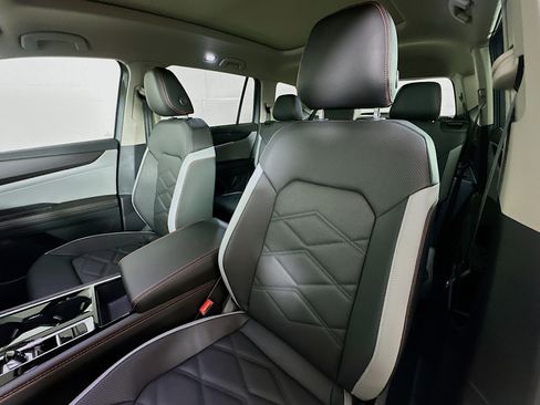 New 2026 Volkswagen Atlas Peak Edition image 19