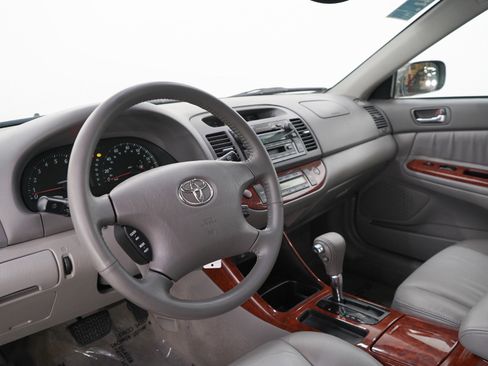 Used 2004 Toyota Camry XLE FWD image 23