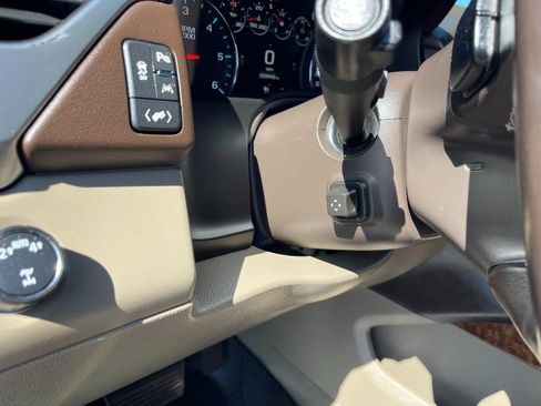 Used 2020 Chevrolet Suburban Premier AWD/4WD image 25