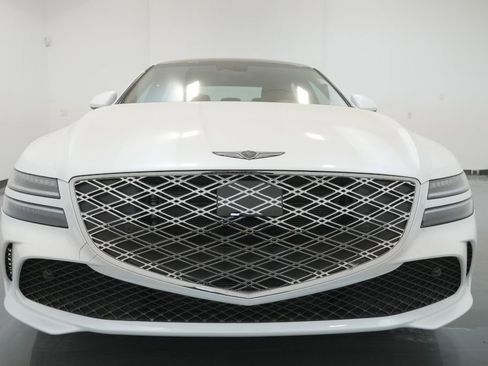 Used 2025 Genesis G80 2.5T Advanced image 11