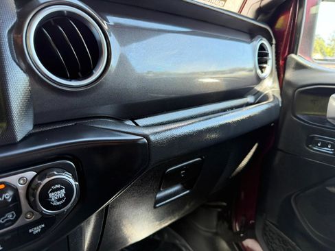 Used 2021 Jeep Wrangler Unlimited Sahara image 38